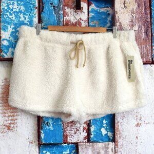 Women's No Boundaries Plush Shorts 1.5” Inseam XXLARGE Vendor Natural NEW